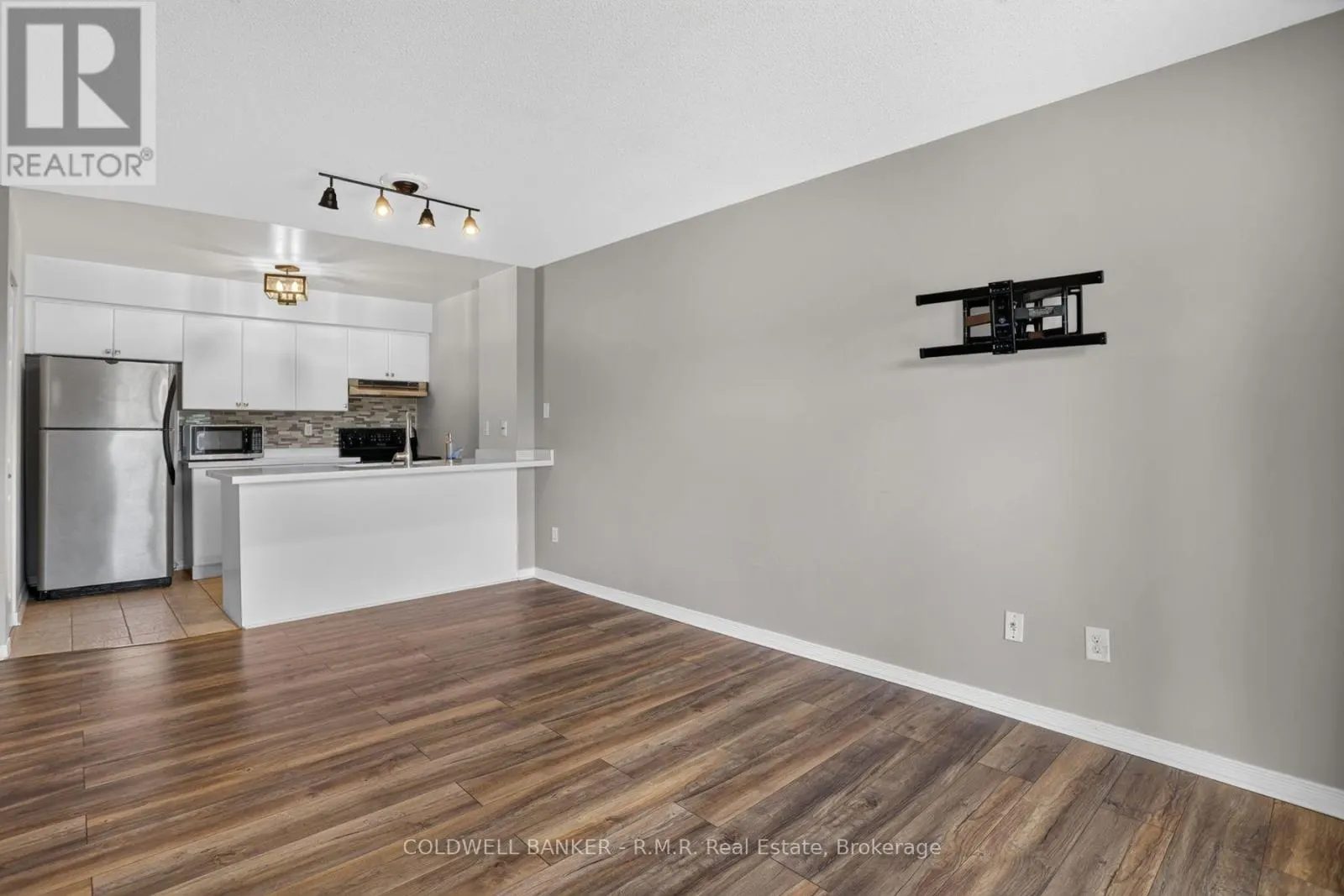 210 - 106 ASPEN SPRINGS DRIVE #210