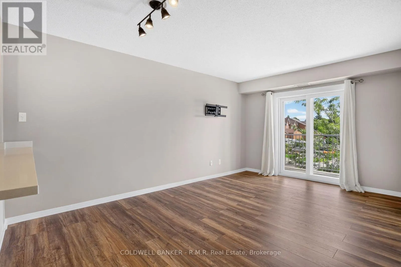 210 - 106 ASPEN SPRINGS DRIVE #210