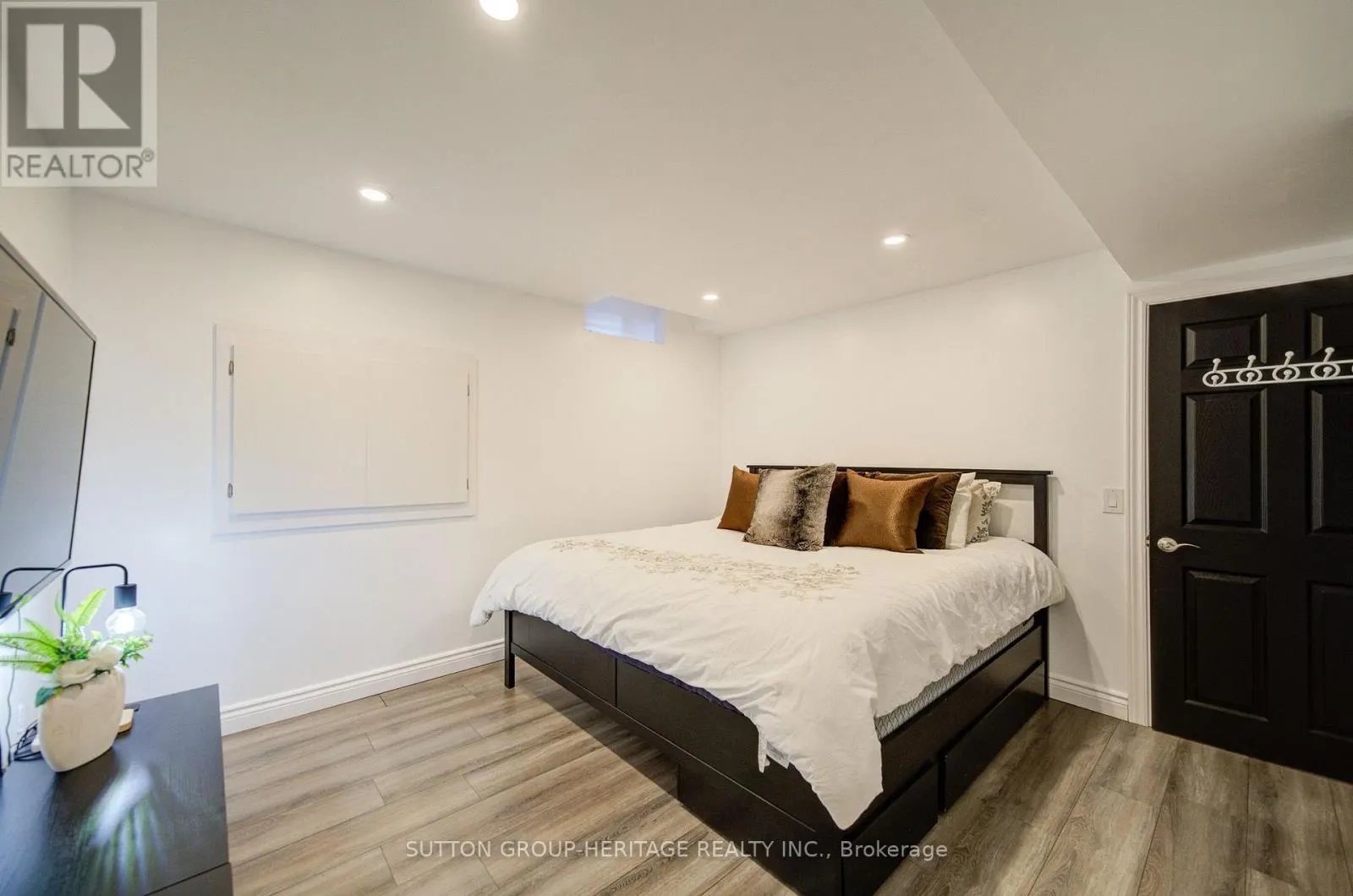 18 SHORTEN PLACE