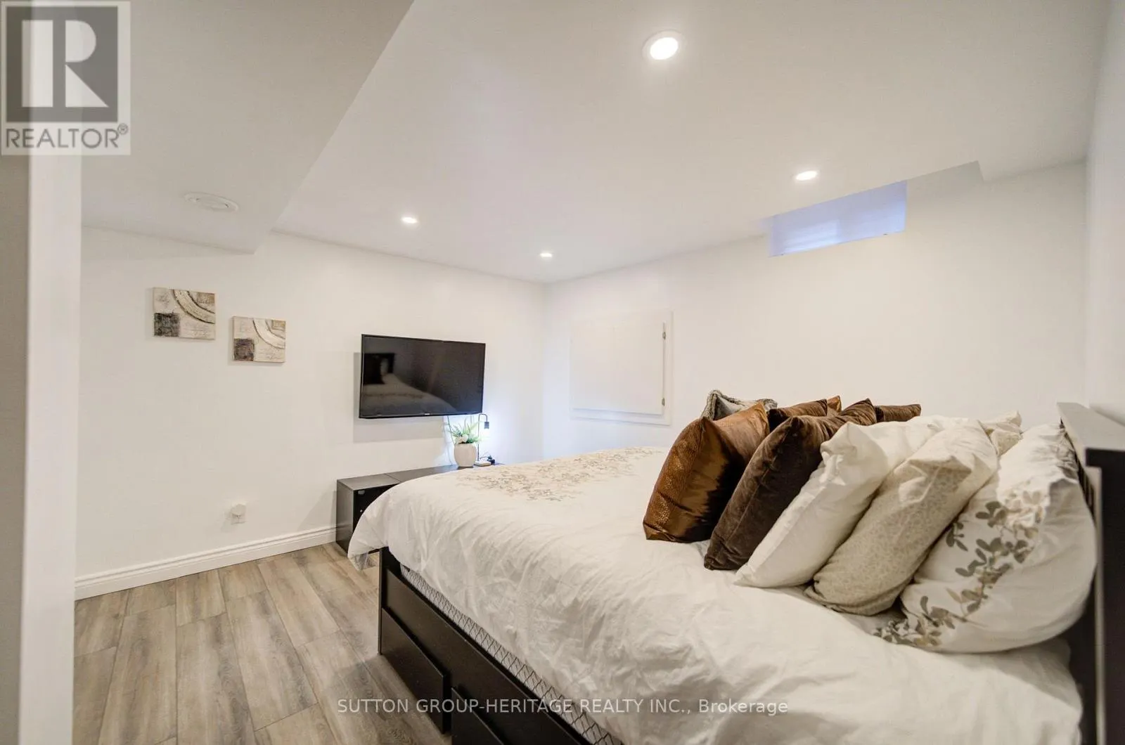 18 SHORTEN PLACE