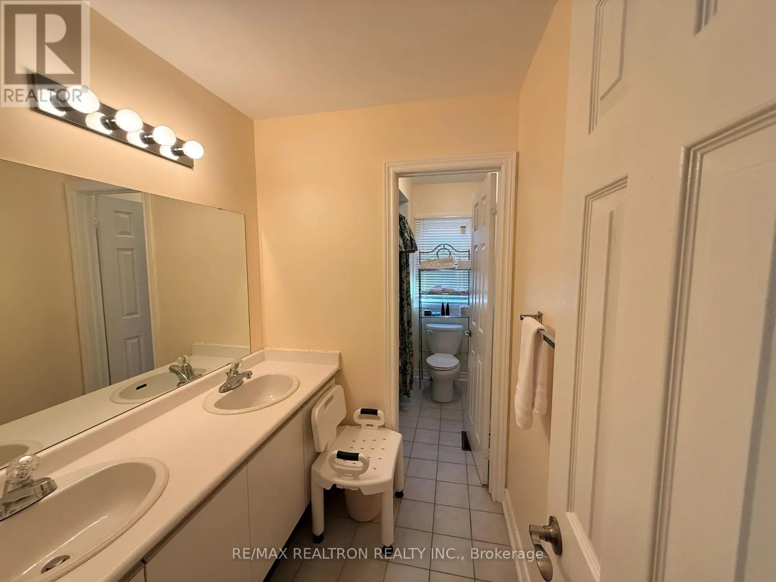 8 WATERSDOWN CRESCENT