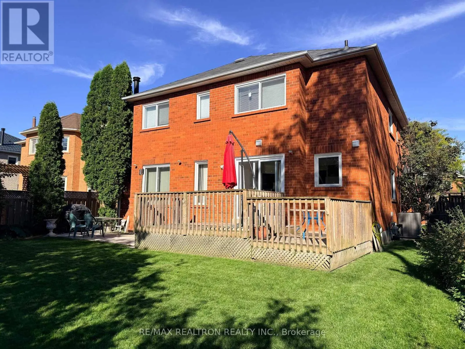 8 WATERSDOWN CRESCENT