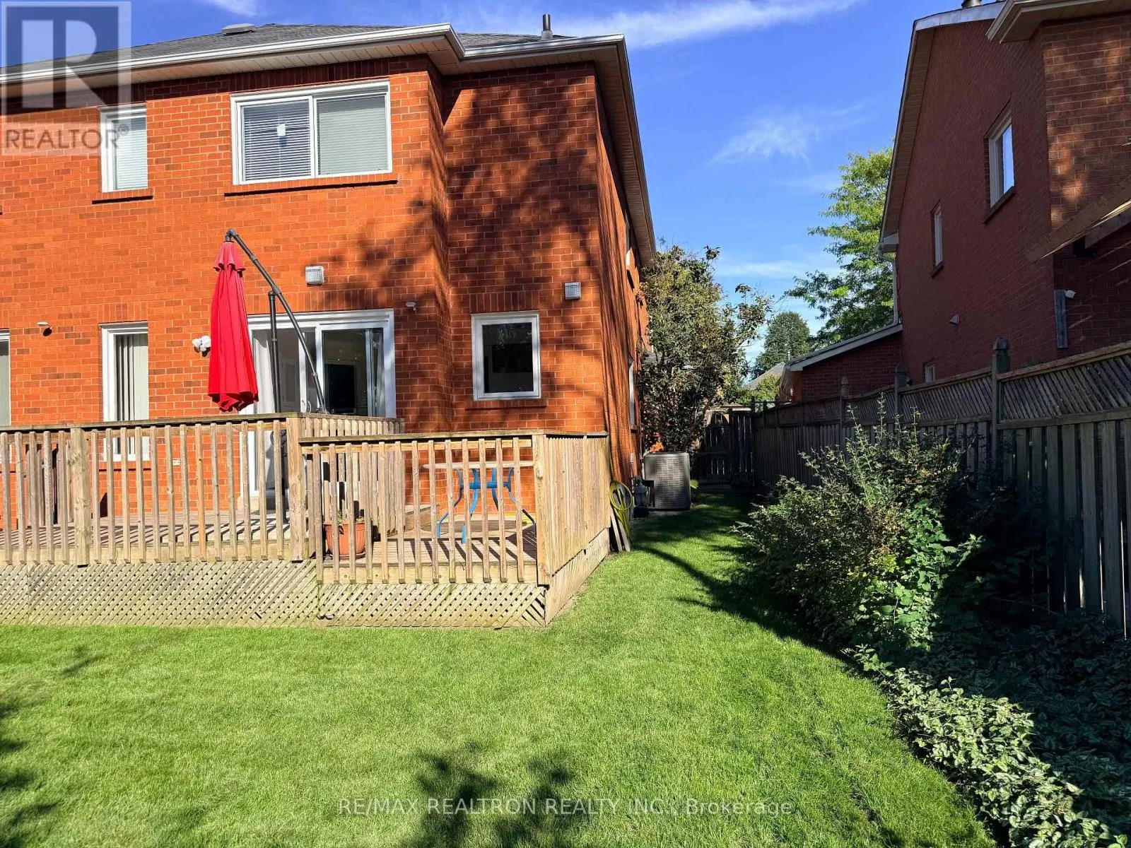 8 WATERSDOWN CRESCENT