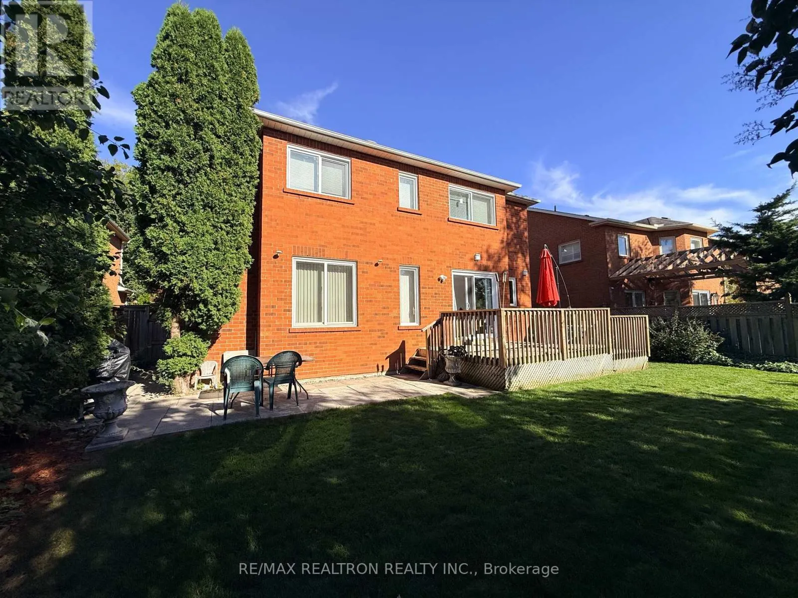 8 WATERSDOWN CRESCENT