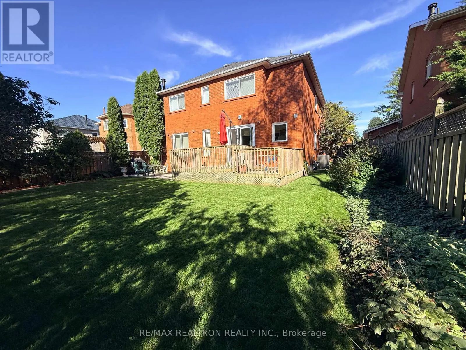8 WATERSDOWN CRESCENT