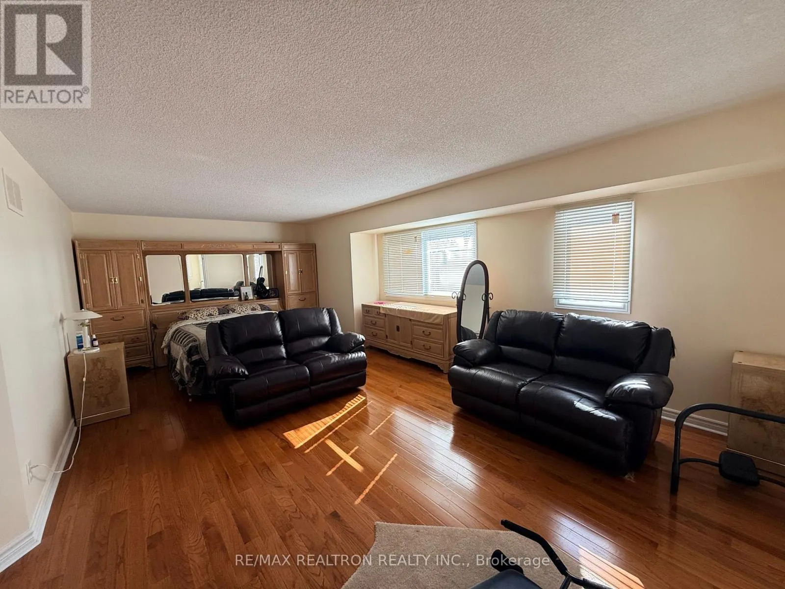 8 WATERSDOWN CRESCENT