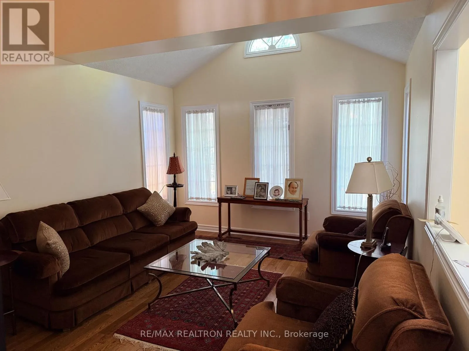 8 WATERSDOWN CRESCENT