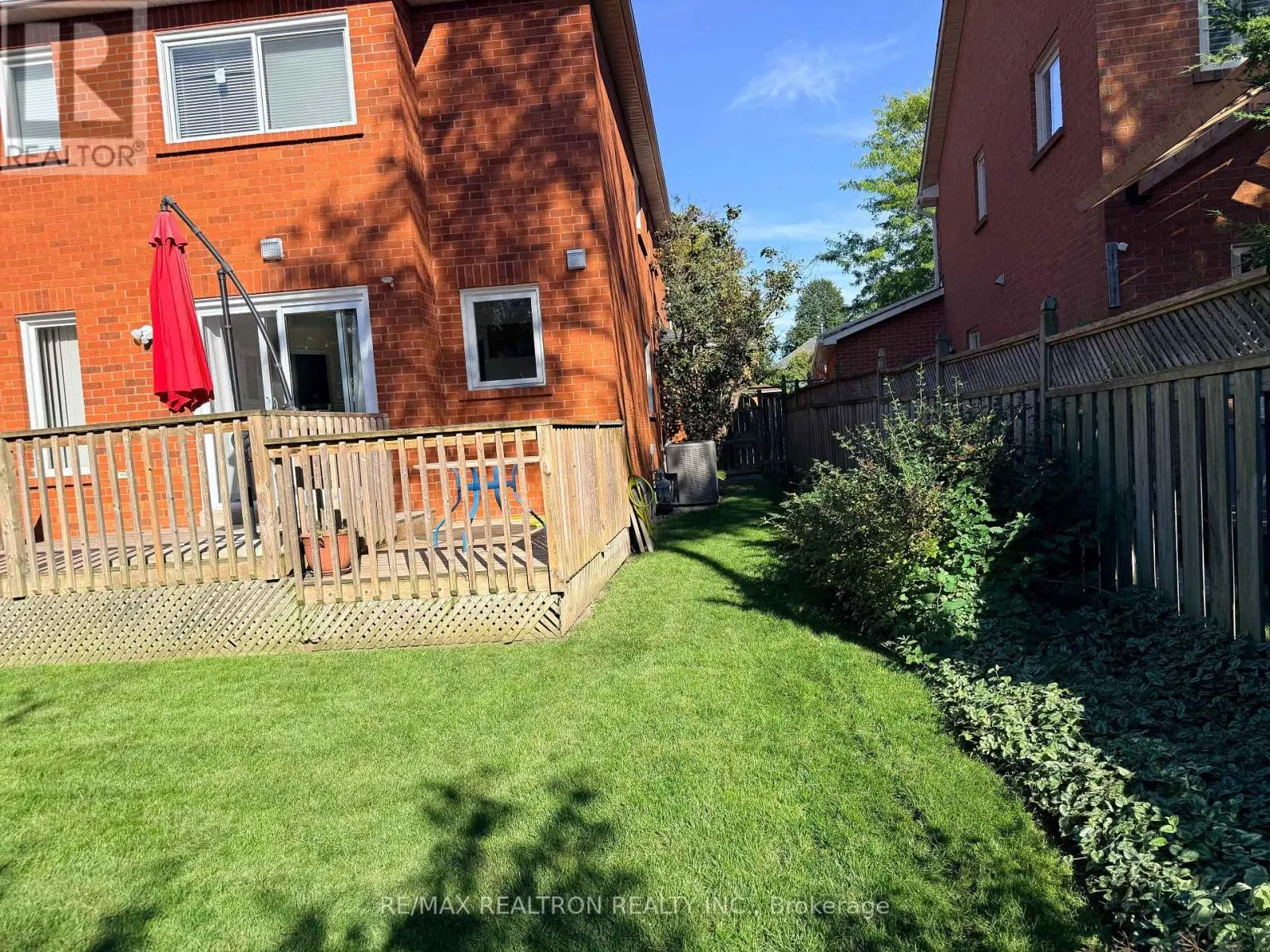 8 WATERSDOWN CRESCENT