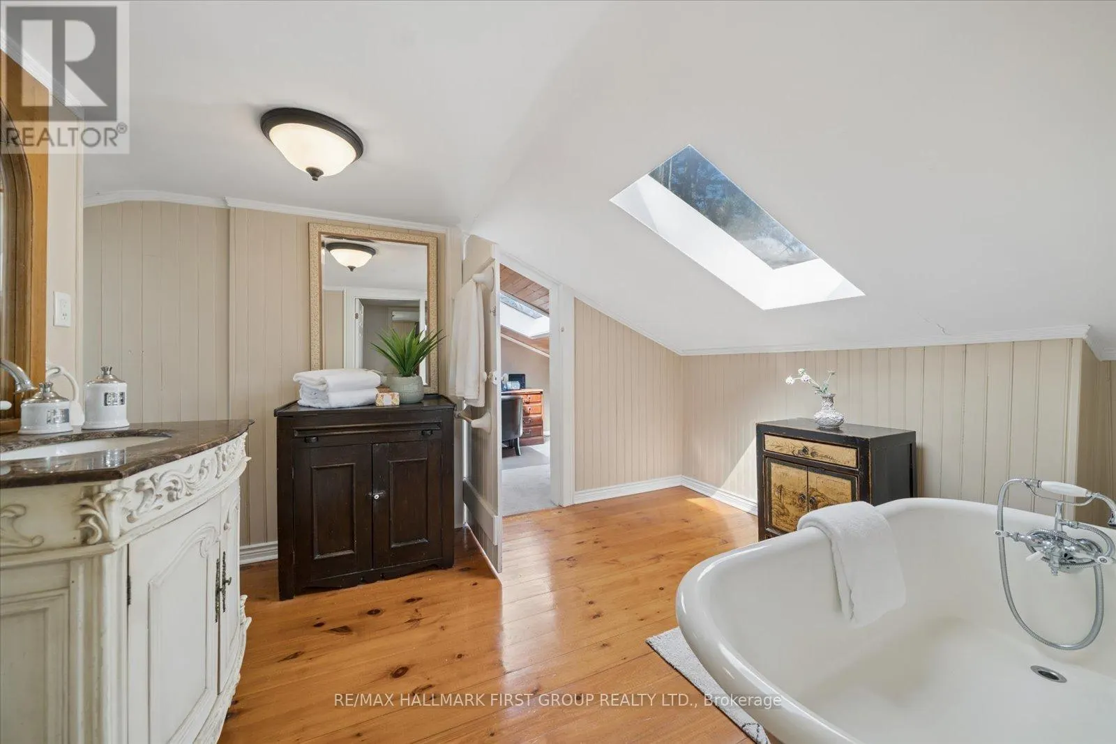 130 MYRTLE ROAD E