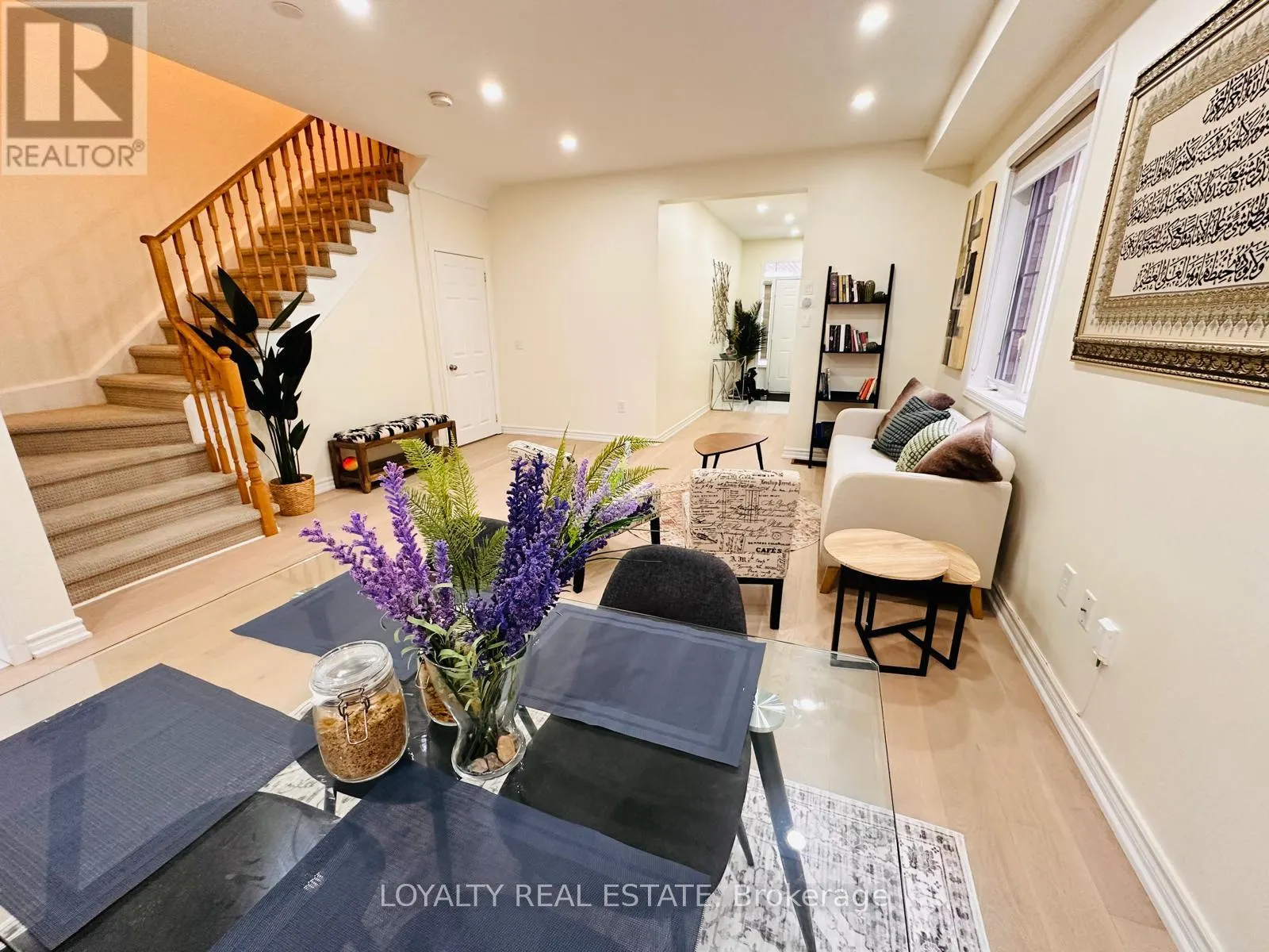28 THORP CRESCENT