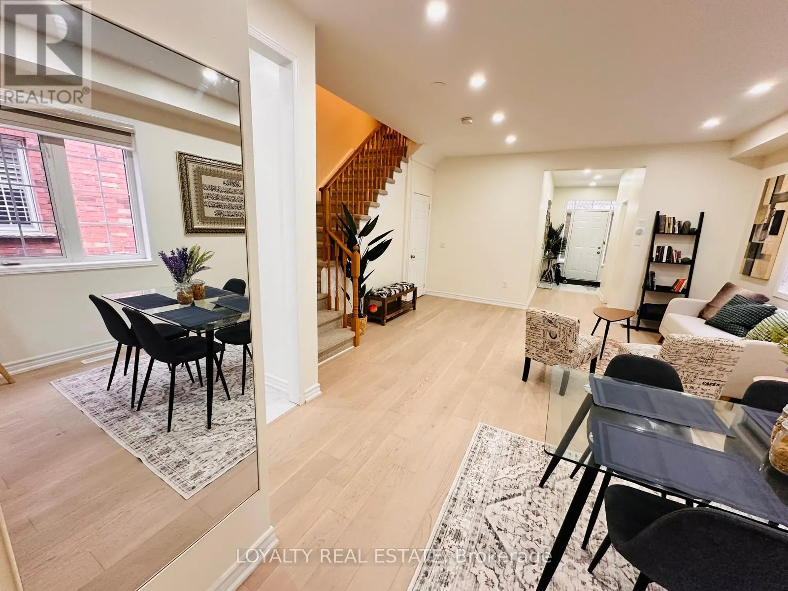 28 THORP CRESCENT