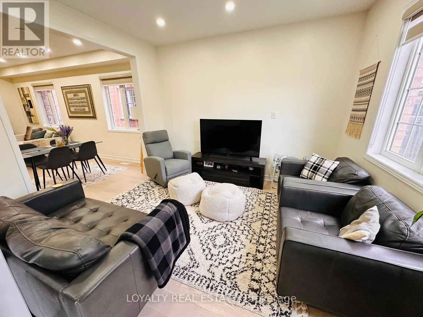 28 THORP CRESCENT