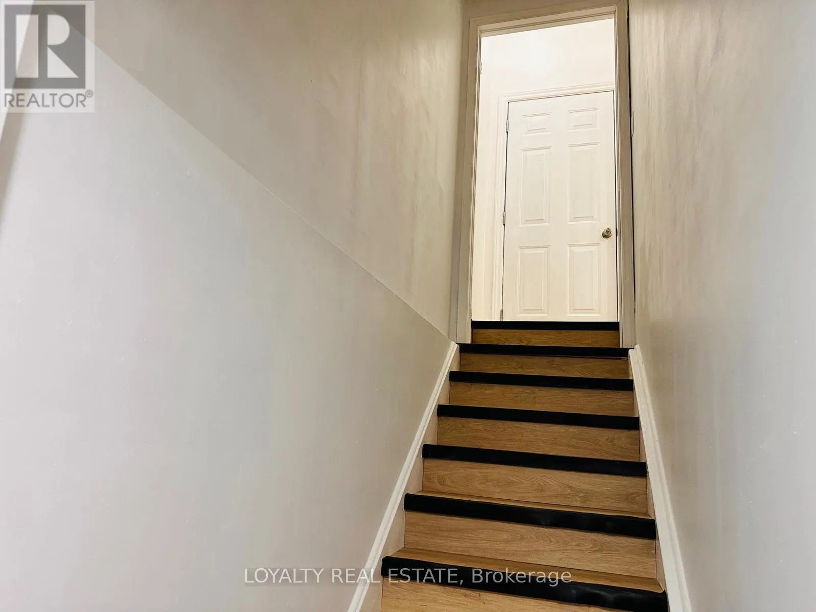 28 THORP CRESCENT