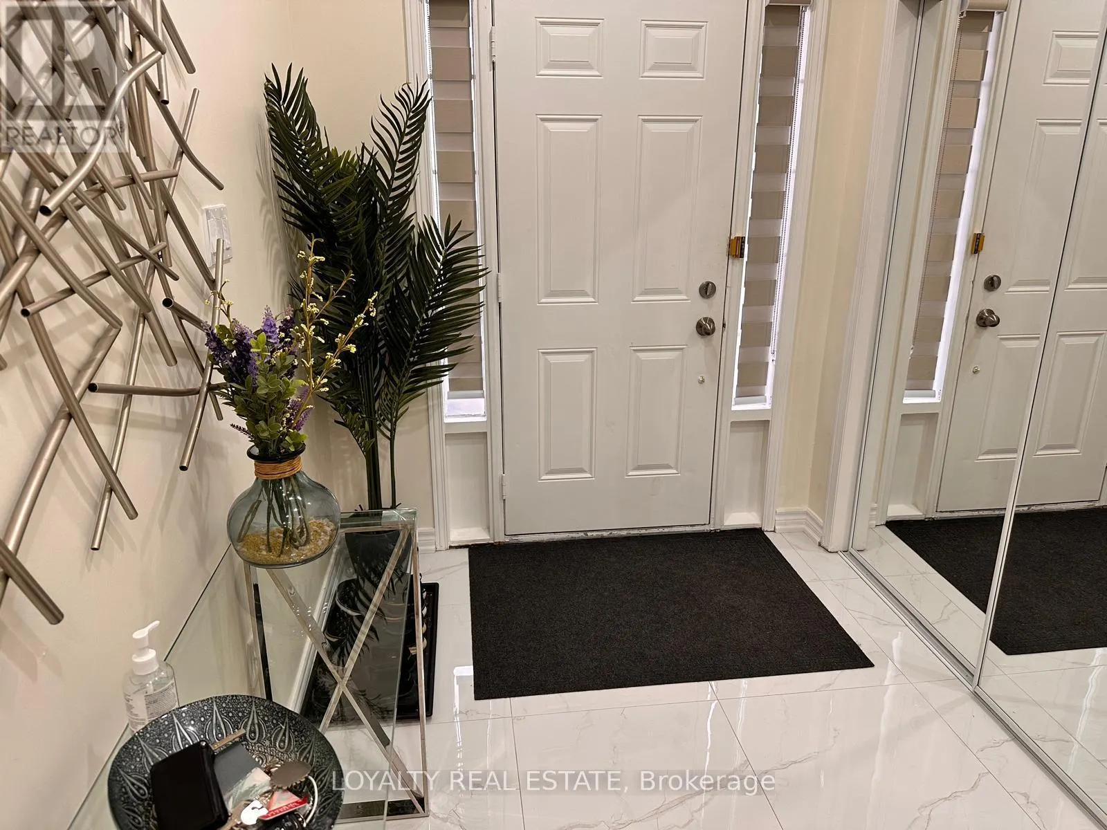 28 THORP CRESCENT