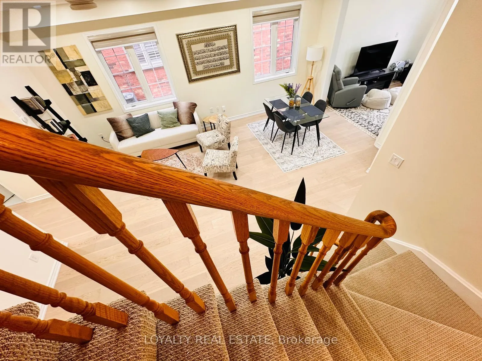 28 THORP CRESCENT