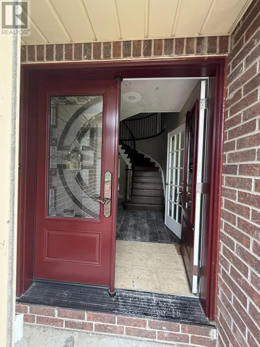 8 BUTTERFIELD CRESCENT
