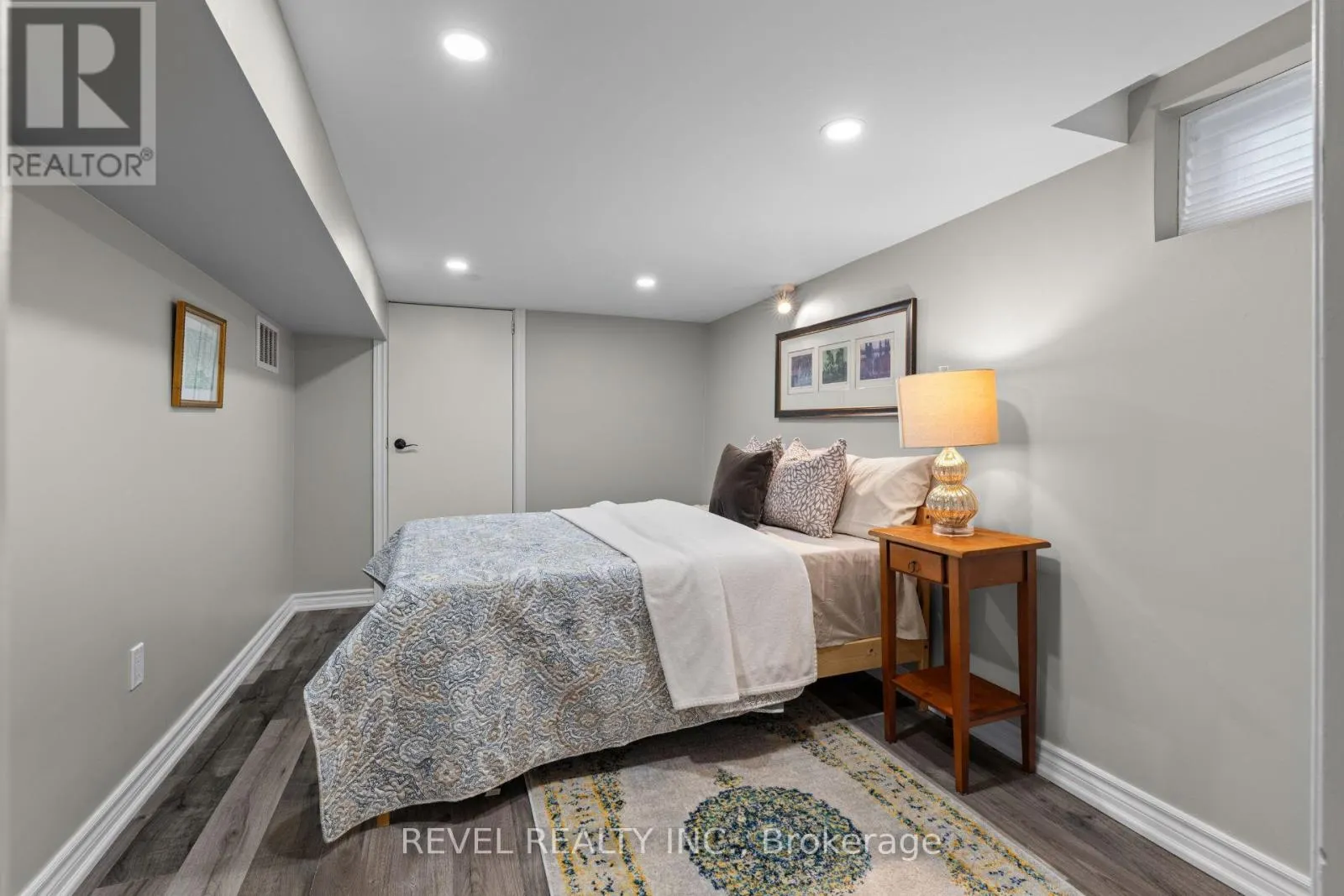 1610 HEATHSIDE CRESCENT