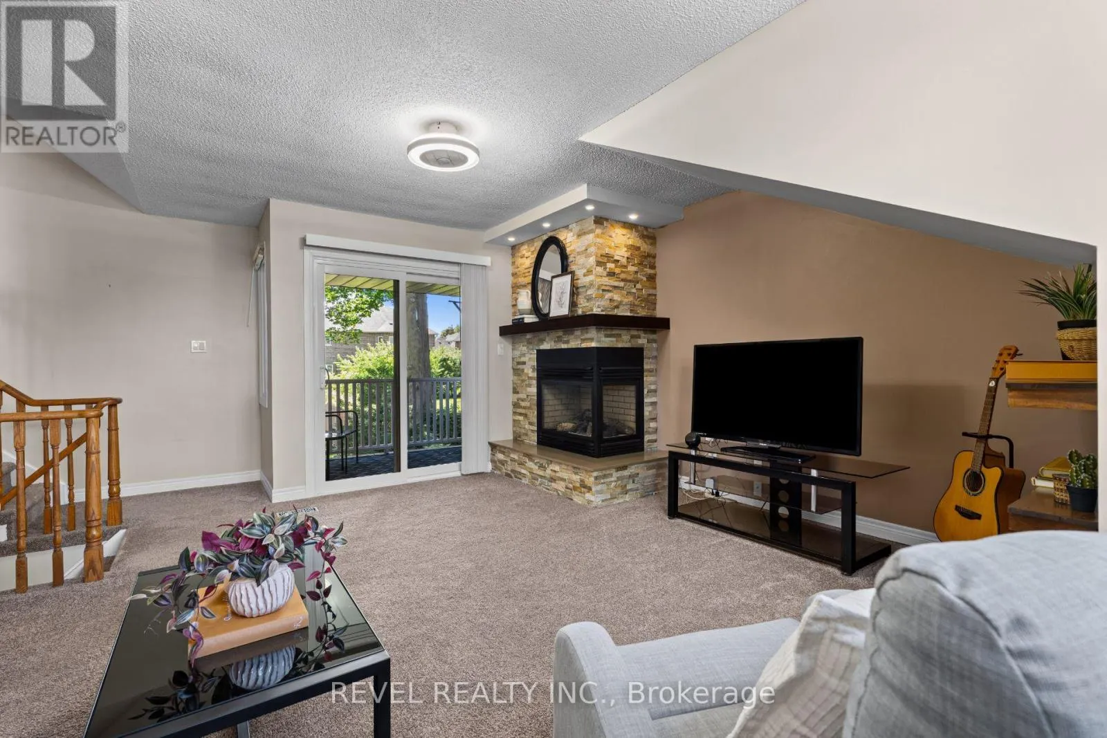 1610 HEATHSIDE CRESCENT