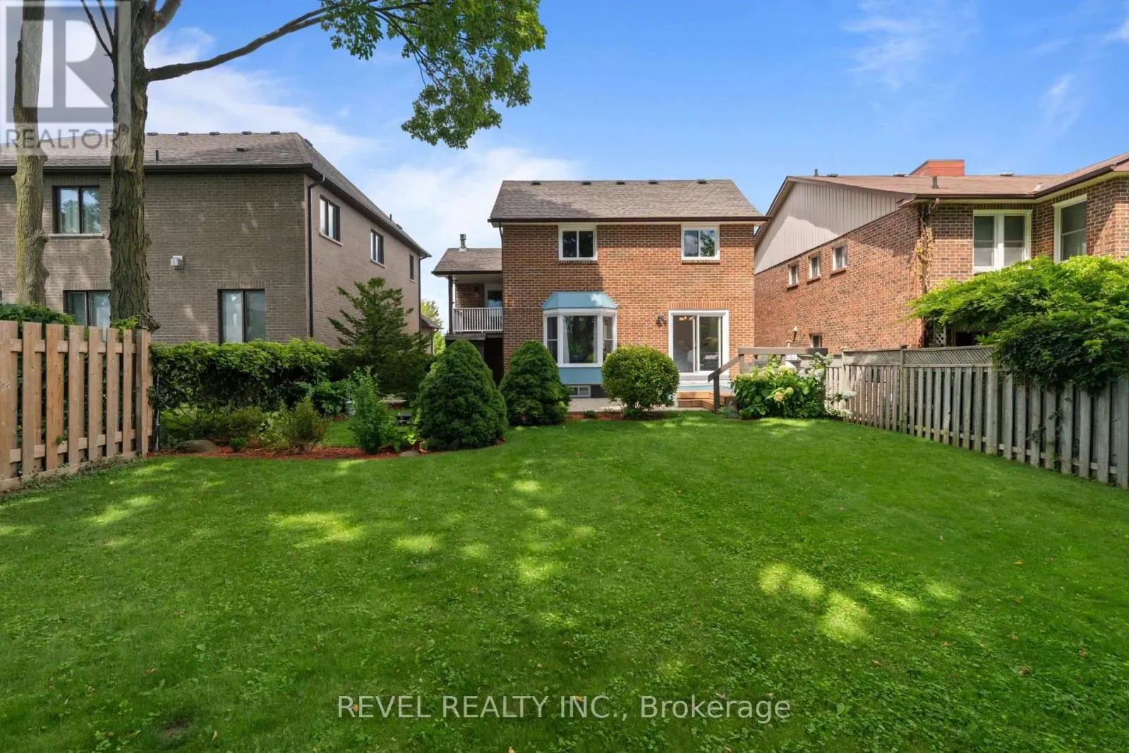 1610 HEATHSIDE CRESCENT