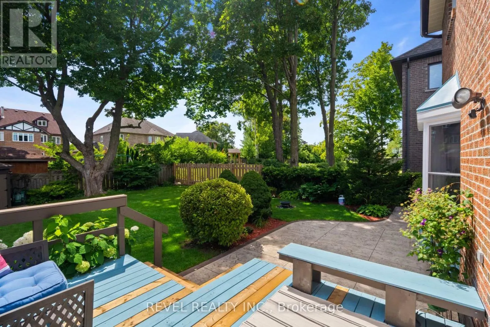 1610 HEATHSIDE CRESCENT