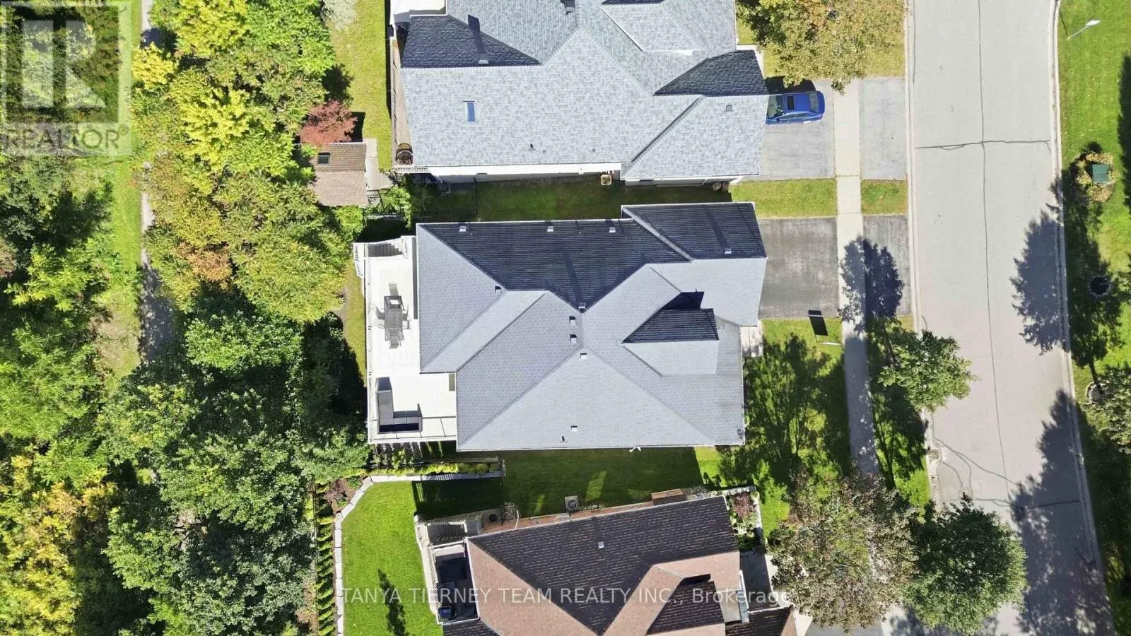 4 BRANTHAVEN COURT