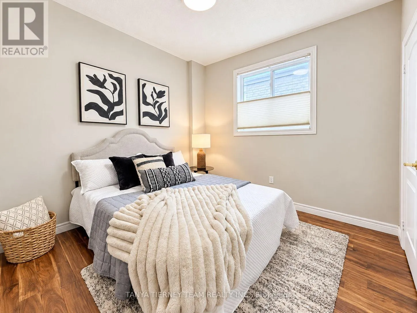 4 BRANTHAVEN COURT