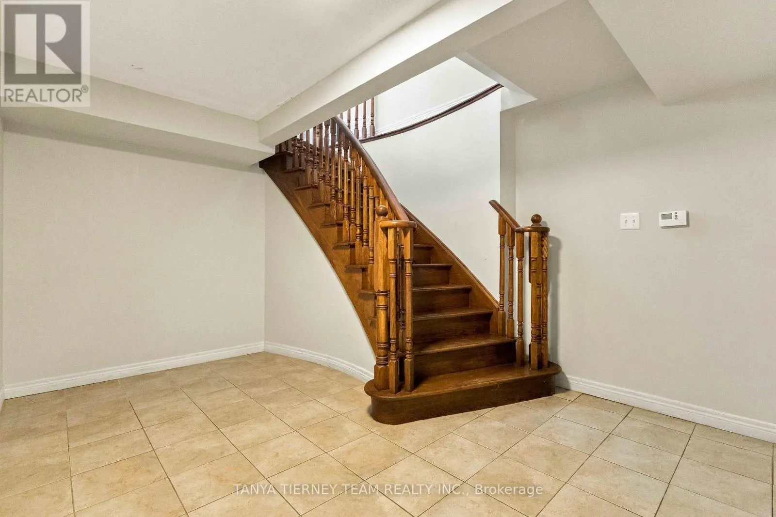 4 BRANTHAVEN COURT