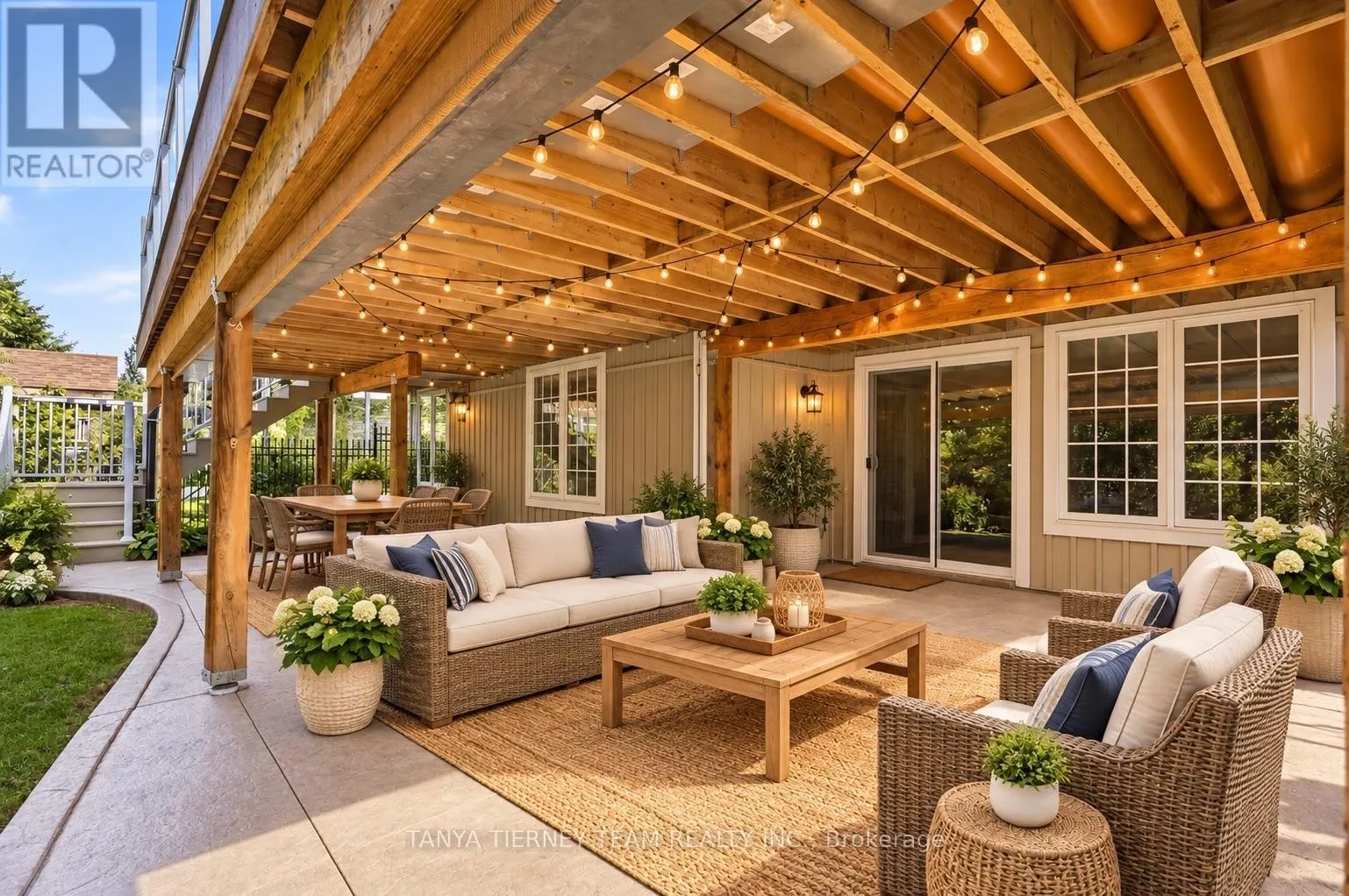 4 BRANTHAVEN COURT