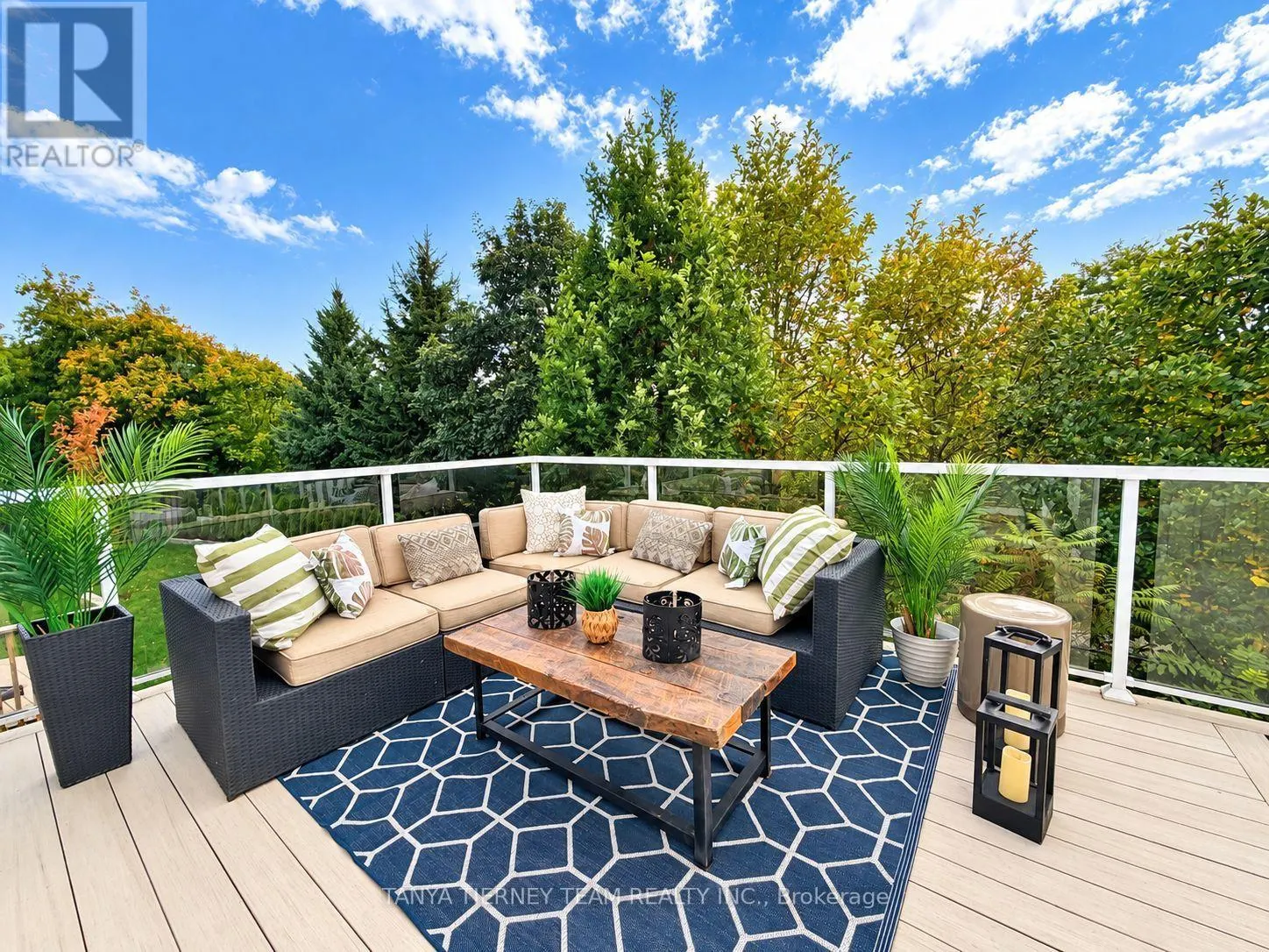 4 BRANTHAVEN COURT