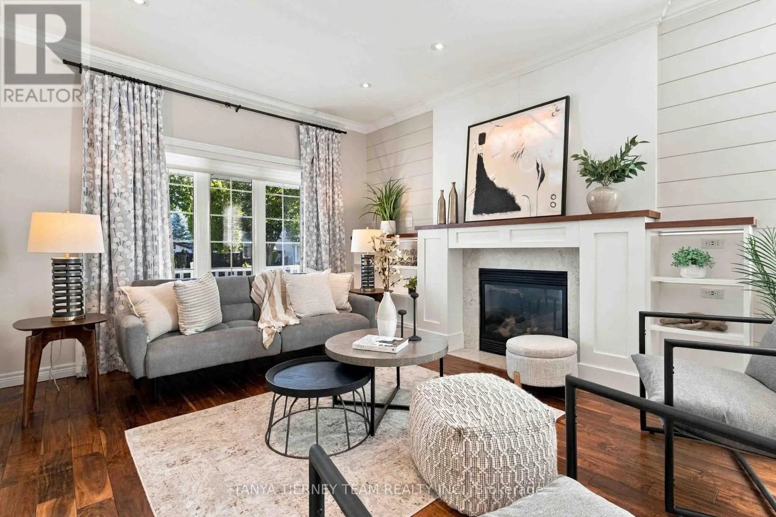 4 BRANTHAVEN COURT