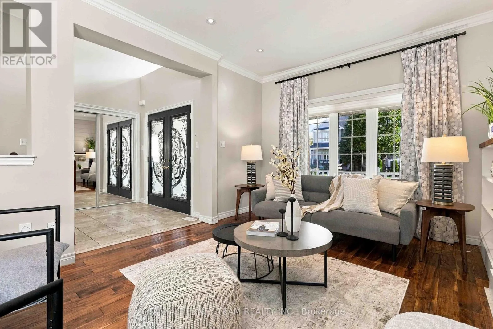 4 BRANTHAVEN COURT