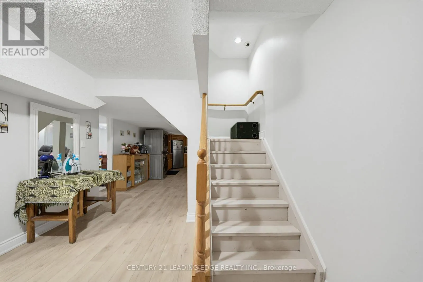 2353 WILDWOOD CRESCENT