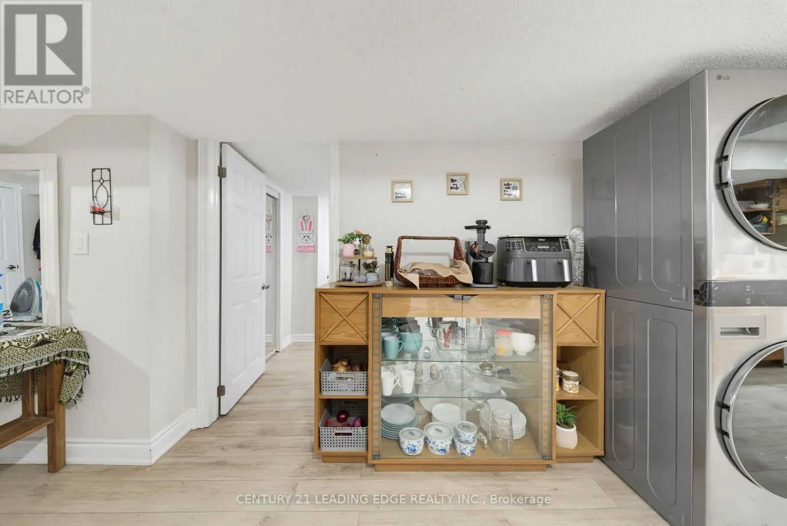 2353 WILDWOOD CRESCENT