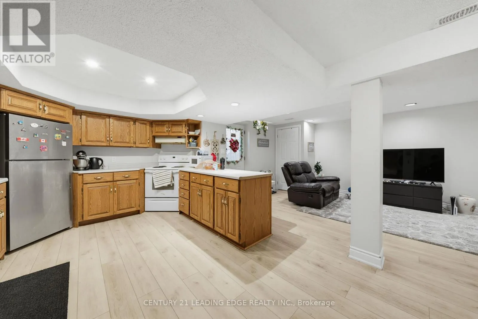 2353 WILDWOOD CRESCENT