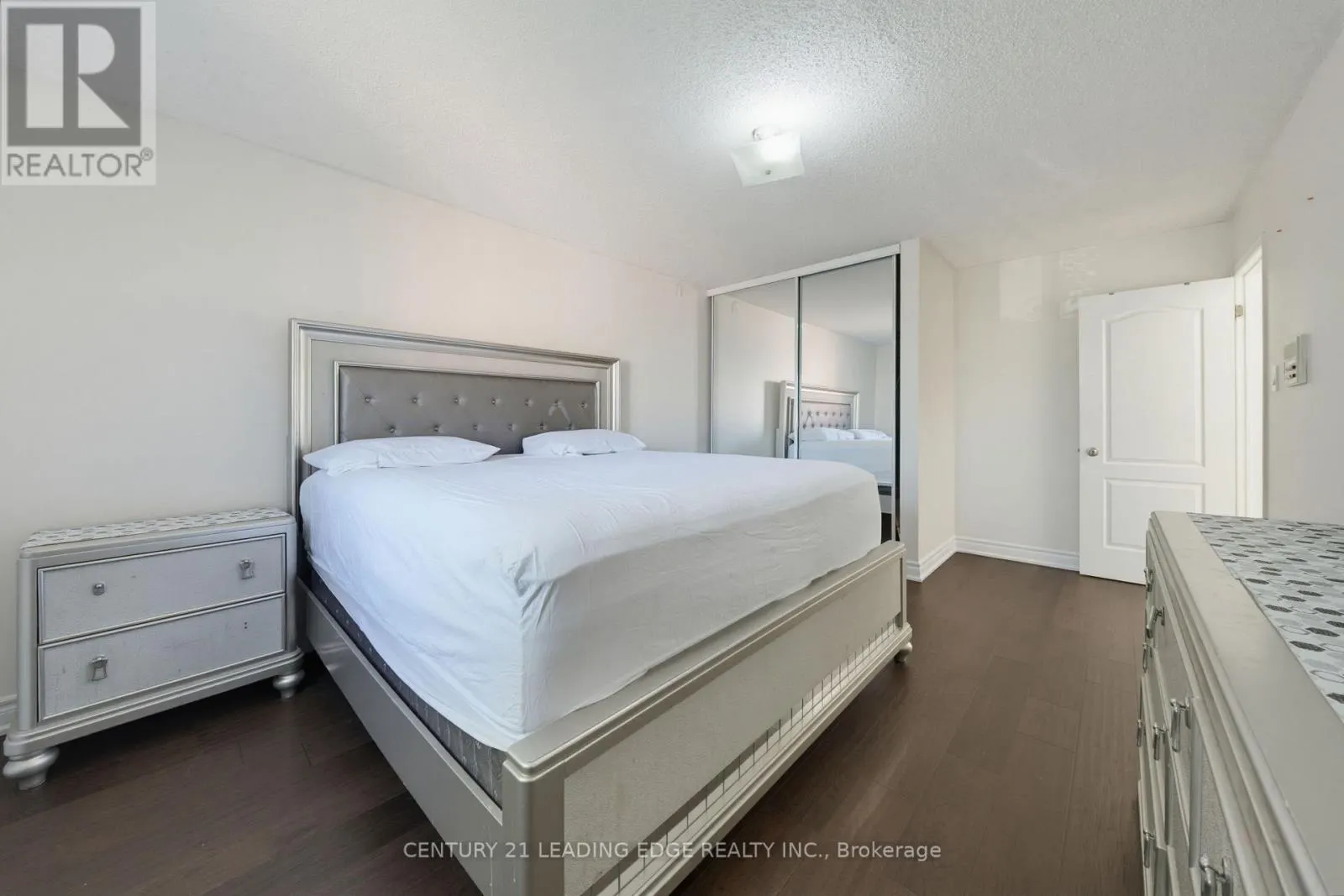 2353 WILDWOOD CRESCENT