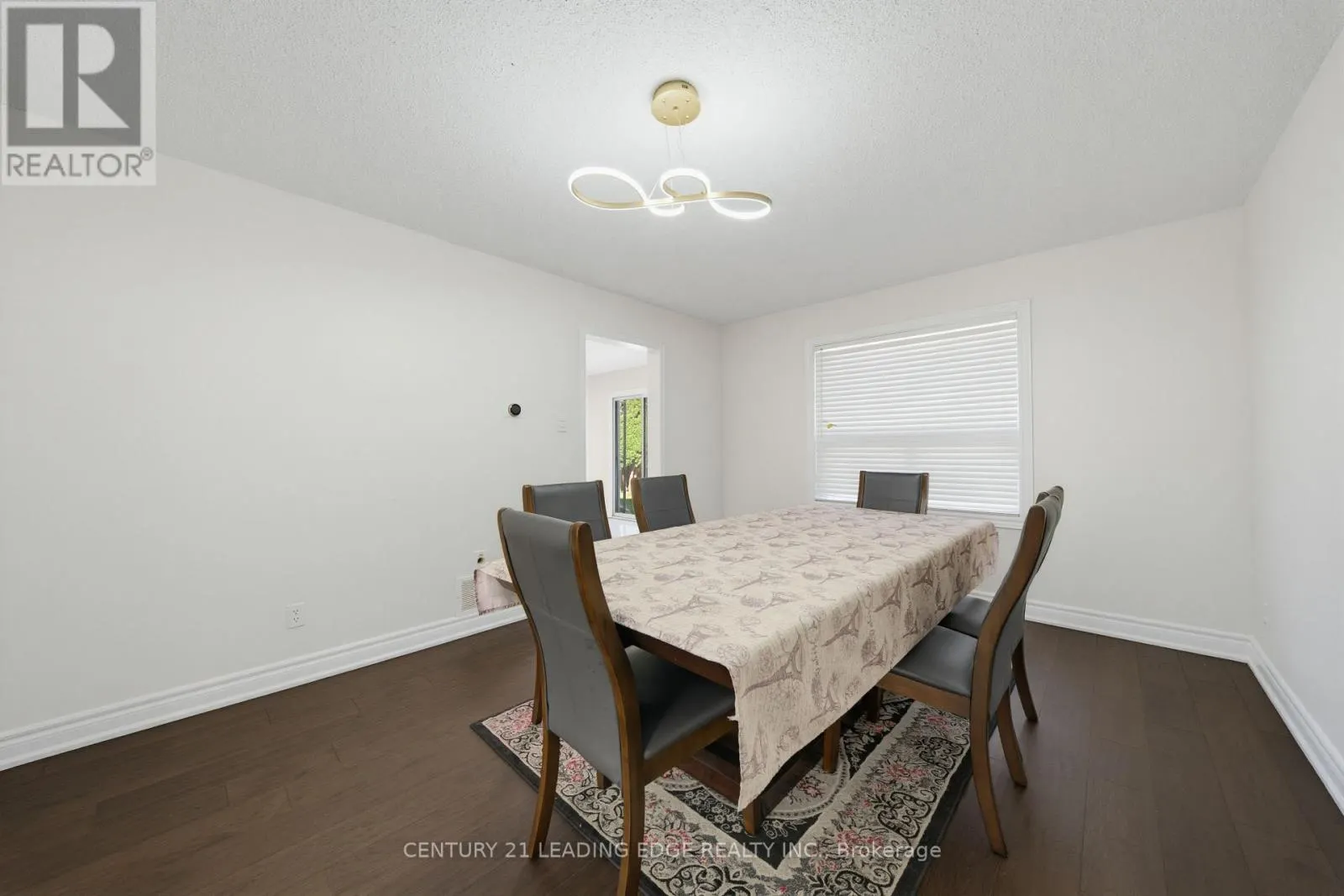 2353 WILDWOOD CRESCENT
