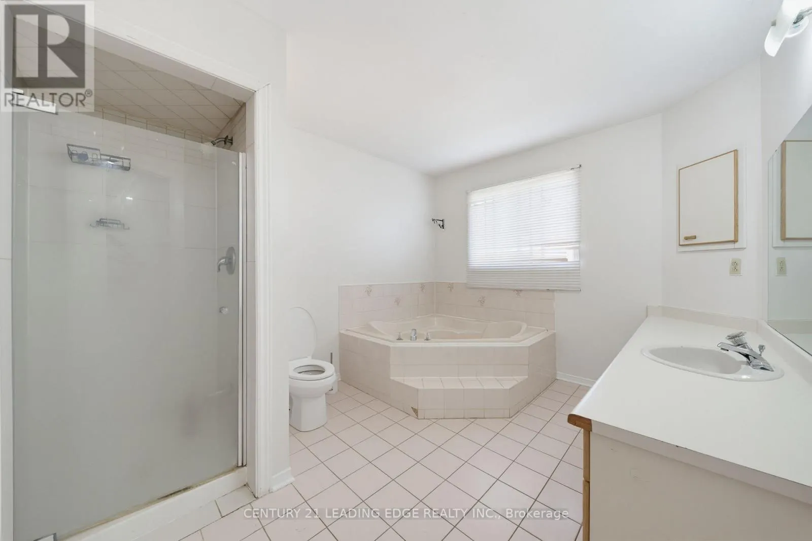 2353 WILDWOOD CRESCENT