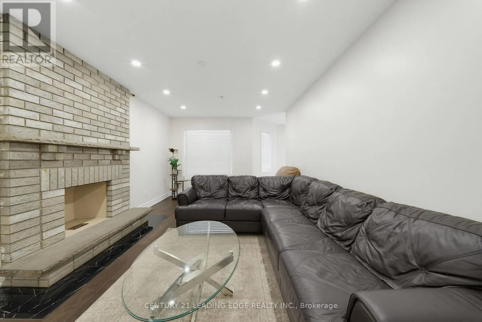 2353 WILDWOOD CRESCENT
