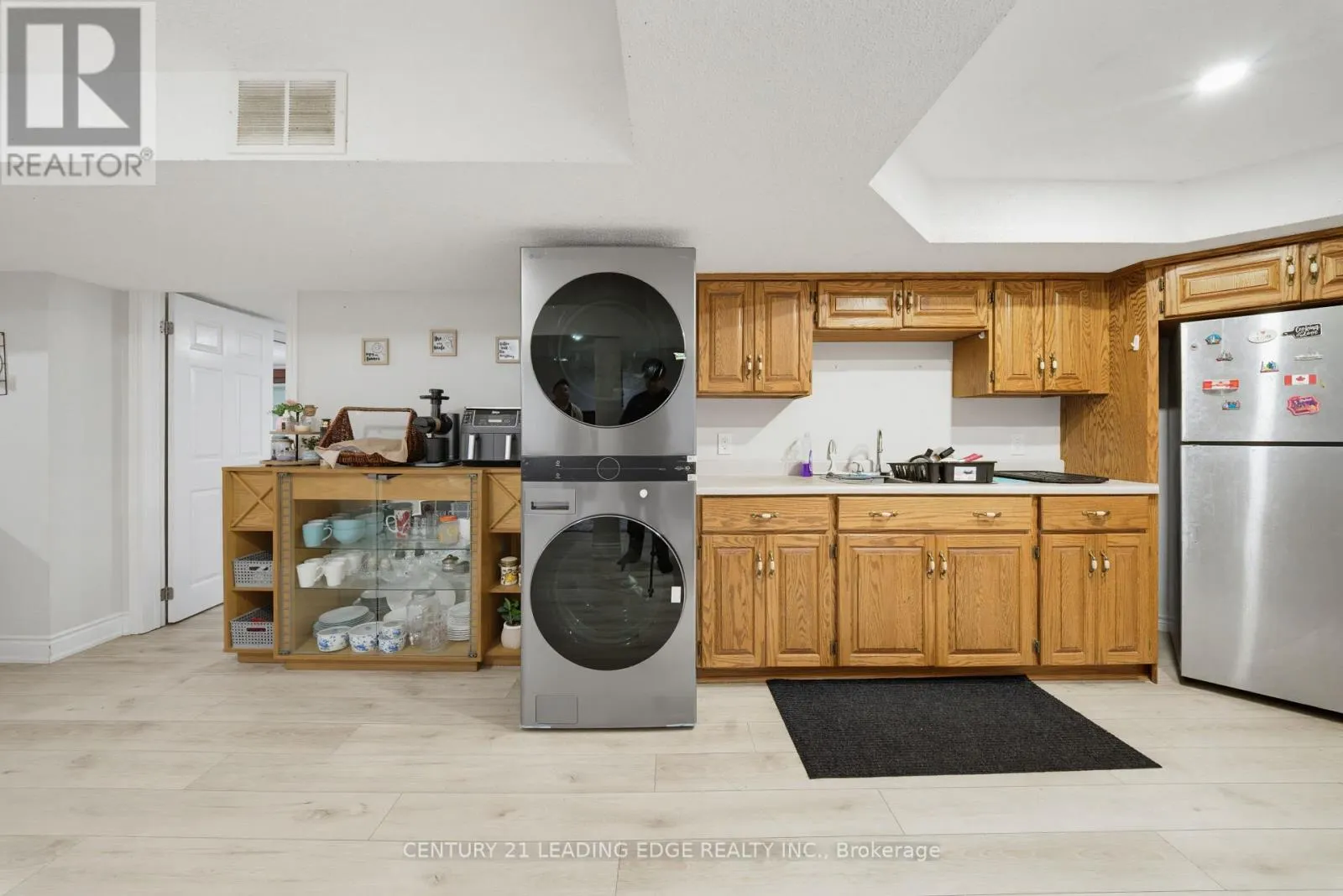 2353 WILDWOOD CRESCENT