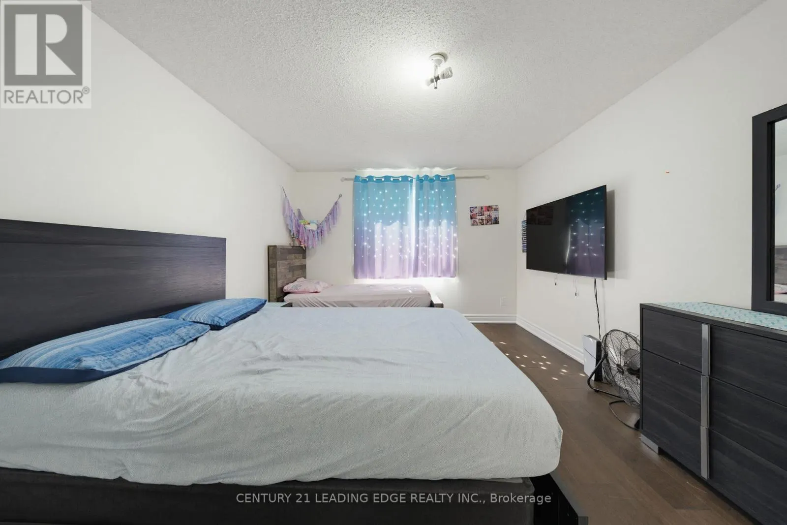 2353 WILDWOOD CRESCENT