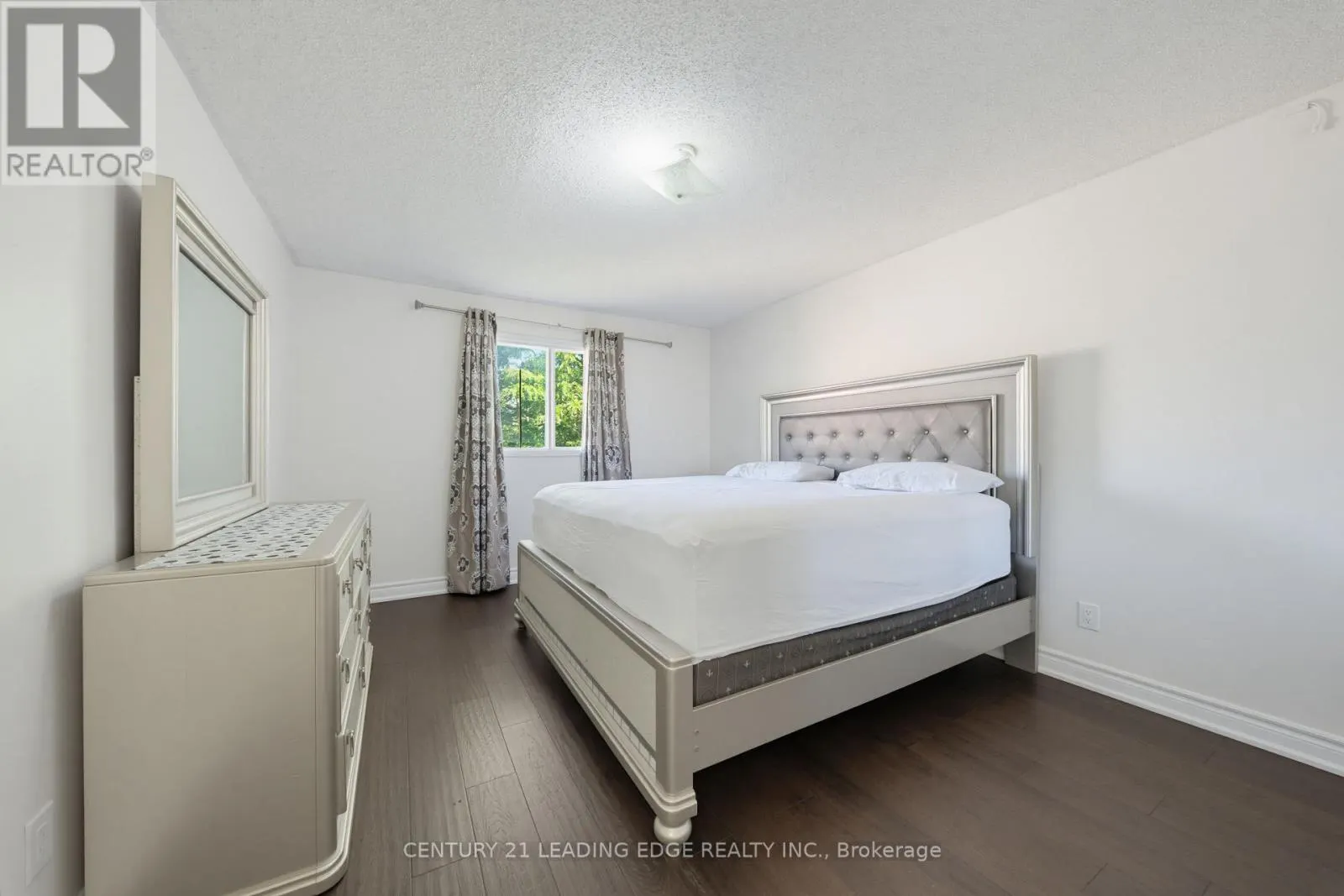 2353 WILDWOOD CRESCENT