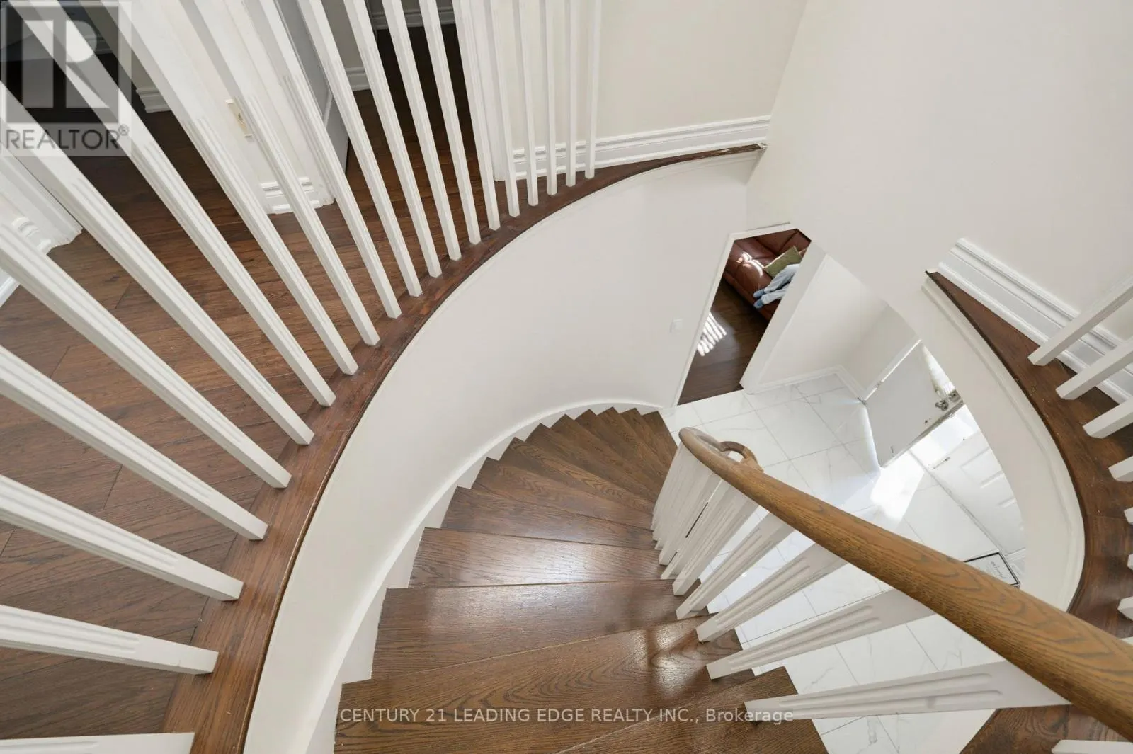2353 WILDWOOD CRESCENT