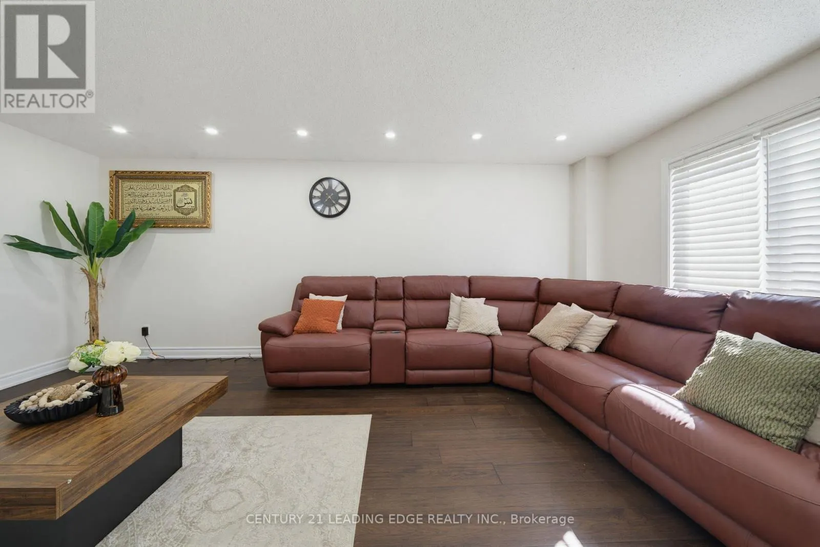 2353 WILDWOOD CRESCENT