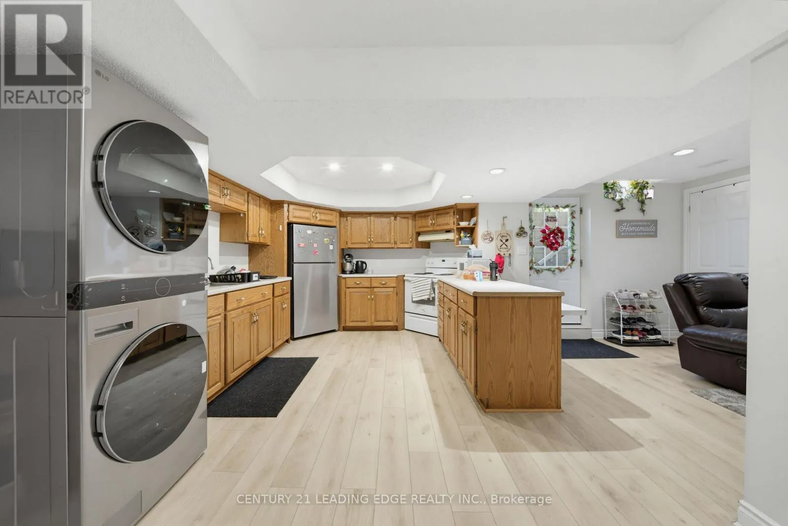 2353 WILDWOOD CRESCENT
