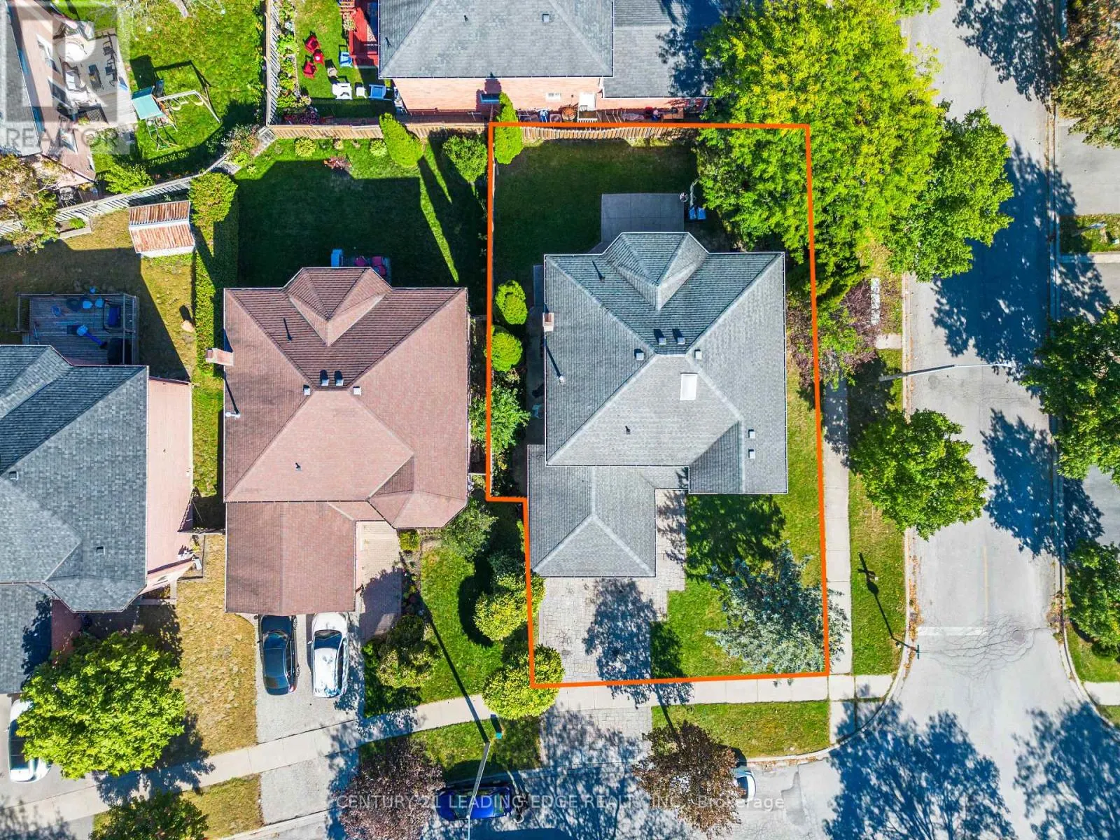 2353 WILDWOOD CRESCENT