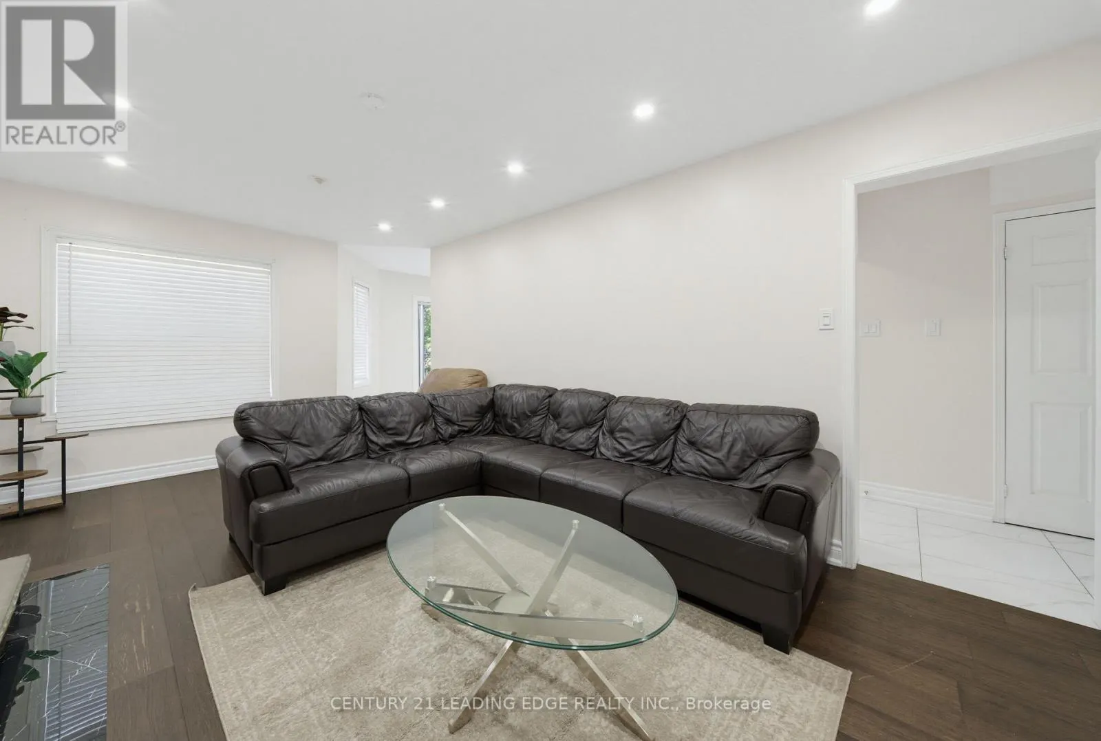 2353 WILDWOOD CRESCENT