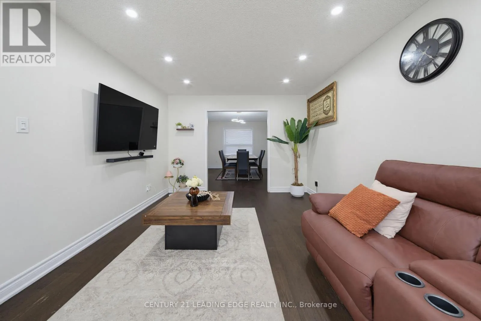 2353 WILDWOOD CRESCENT