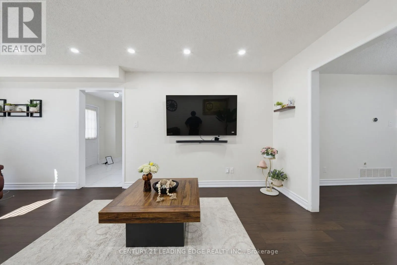 2353 WILDWOOD CRESCENT