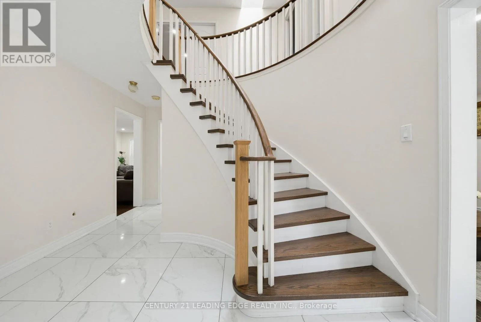2353 WILDWOOD CRESCENT