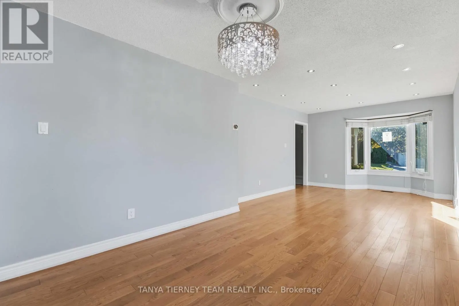 11 HUNTER DRIVE